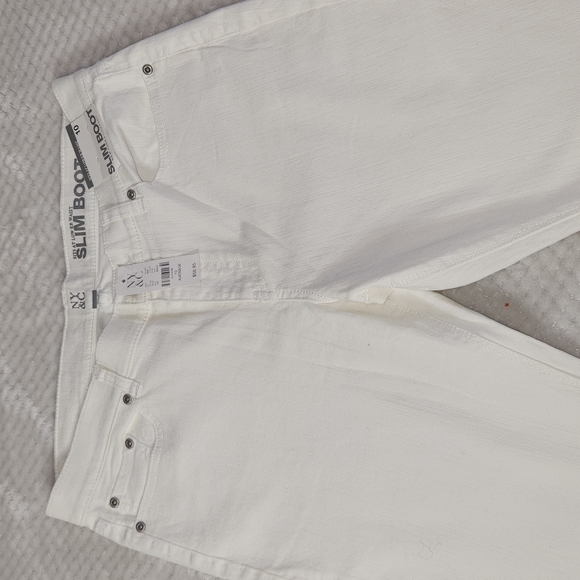 NEW YORK & COMPANY WHITE WOMENS JEANS  SIZE 10 NEW WITH TAGS - Picture 3 of 11